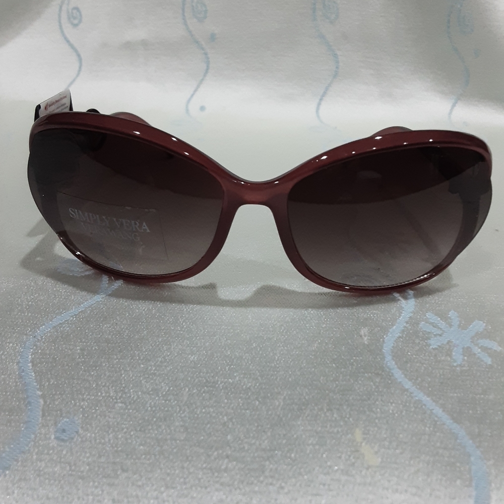 Simply Vera Vera Wang Women's sunglasses